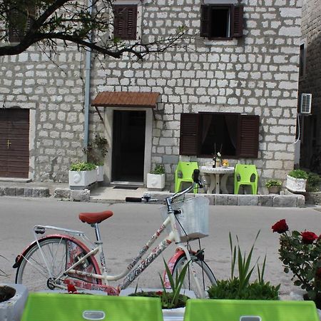 Mare E Montagna Apartment Kotor Ngoại thất bức ảnh