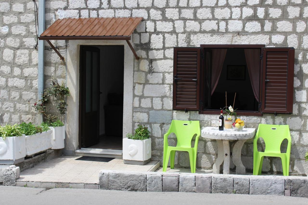 Mare E Montagna Apartment Kotor Ngoại thất bức ảnh